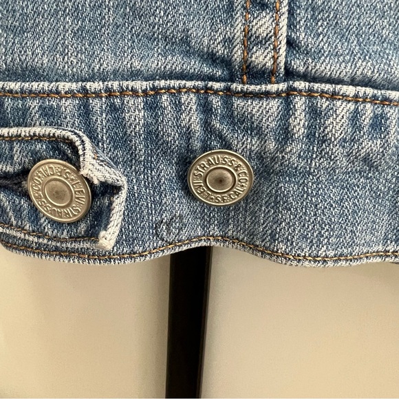 LEVI’S Jean Jacket - Picture 6 of 6